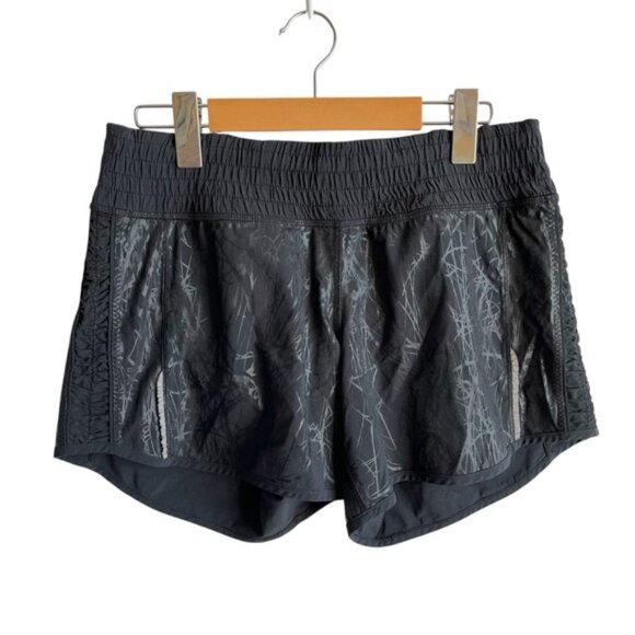 Lululemon Speed Up Short Size 6 *Long 4" Black Shiny Foil Doodle - Picture 2 of 10